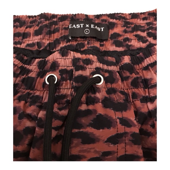 EAST X EAST MEN SHORT SIZE LARGE Beau / Leopard PRE OWNED - Picture 3 of 7